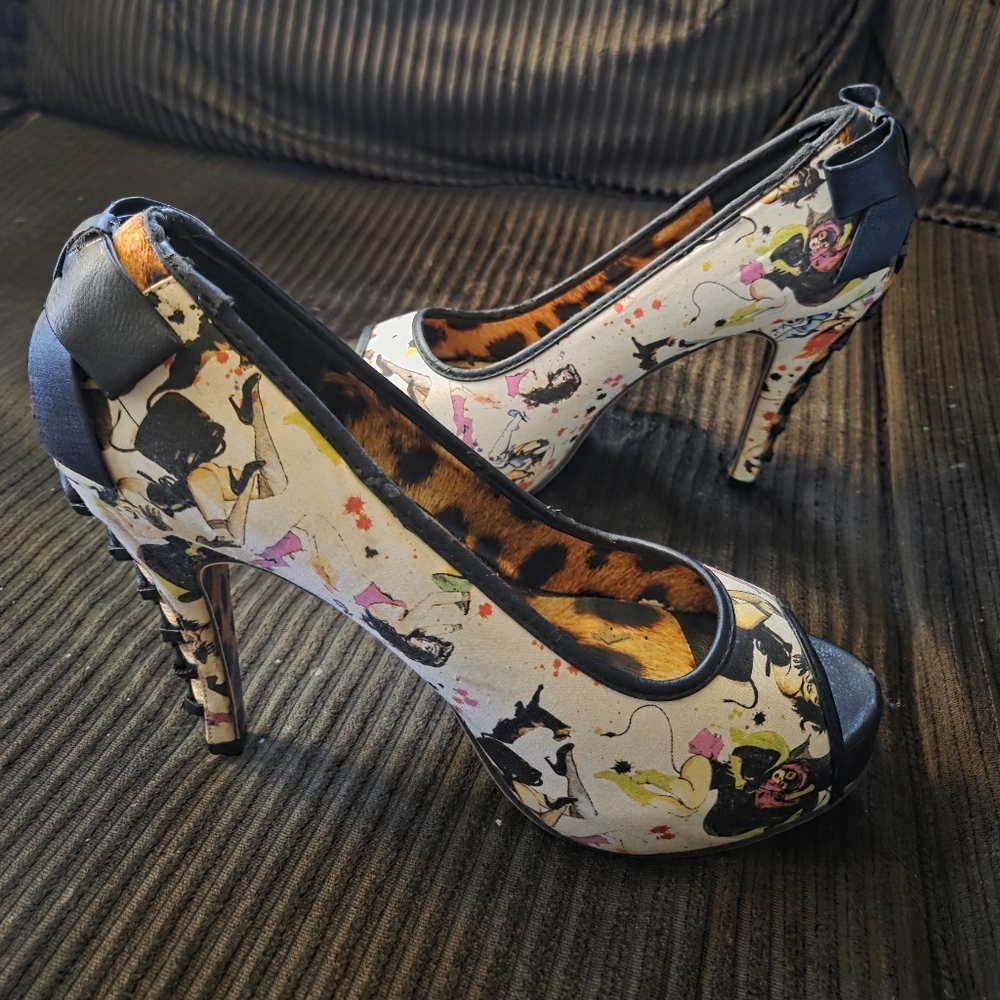IRON FIST PEEP TOE Heels Shoe Pinup Villain Comics Rare Corset Lacing Back Sz 10